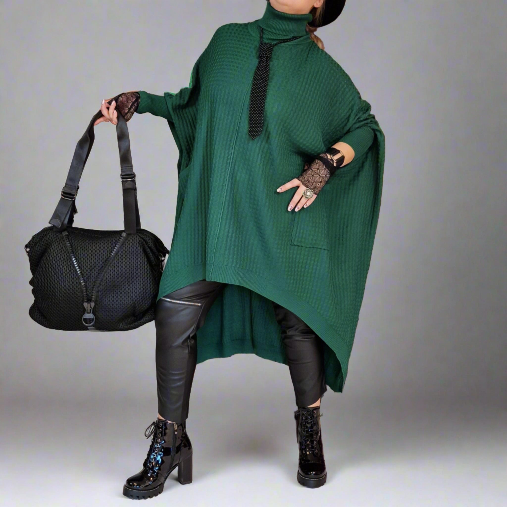 Cheron Paris™ | Robe tricotée asymétrique verte avec col roulé