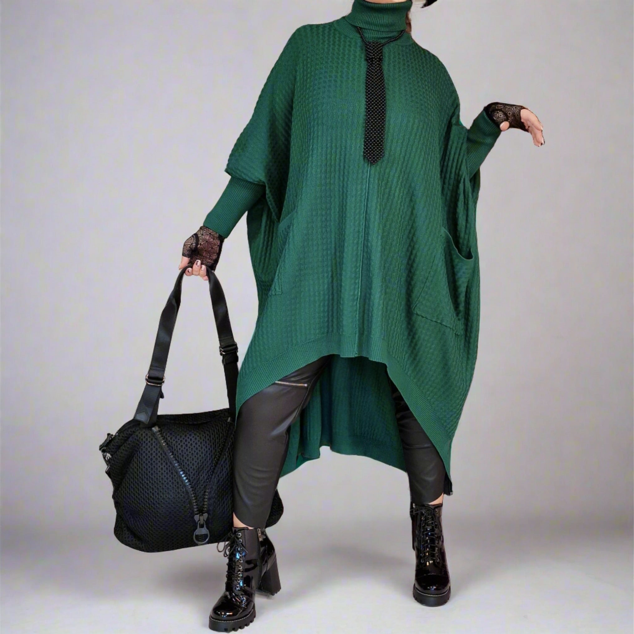 Cheron Paris™ | Robe tricotée asymétrique verte avec col roulé