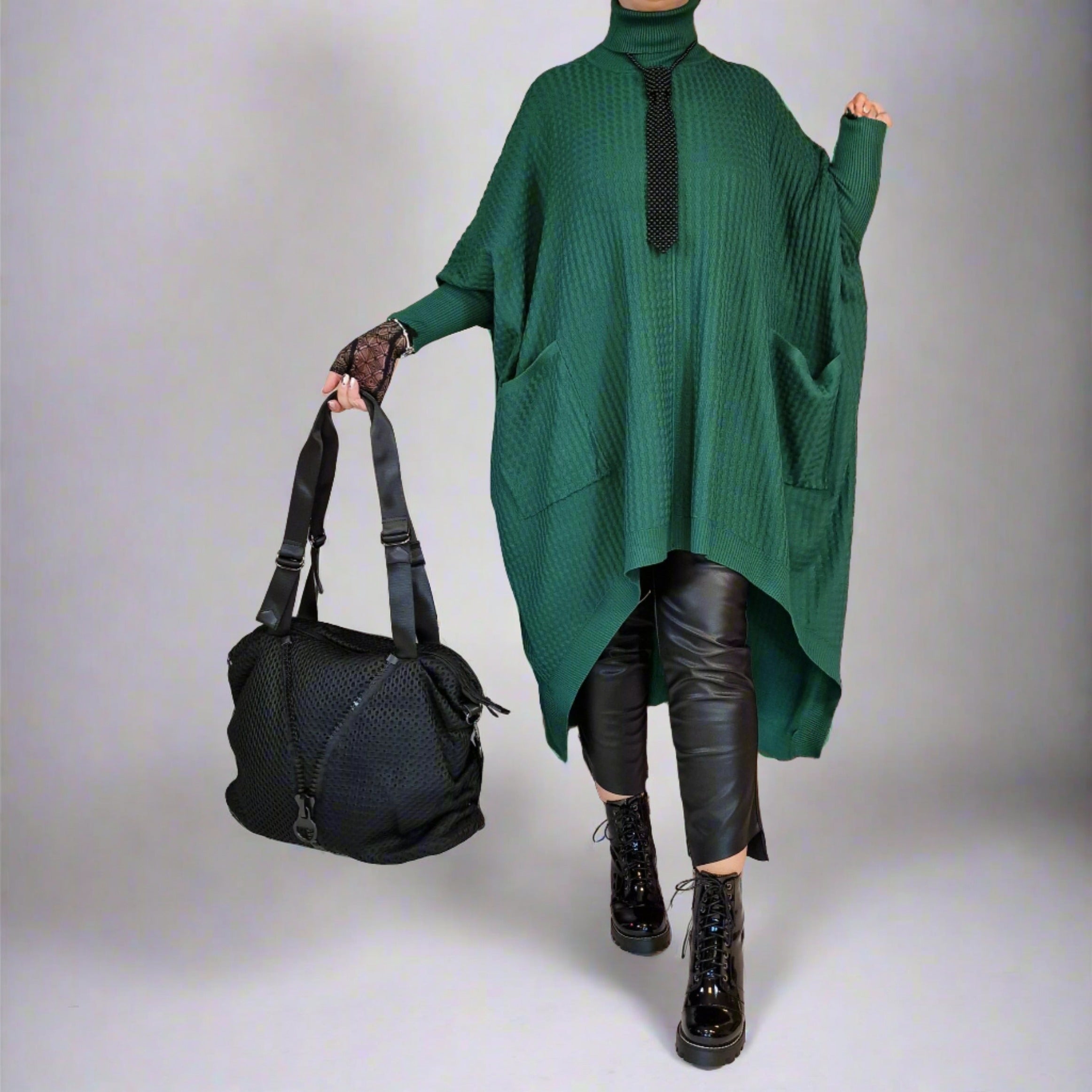 Cheron Paris™ | Robe tricotée asymétrique verte avec col roulé
