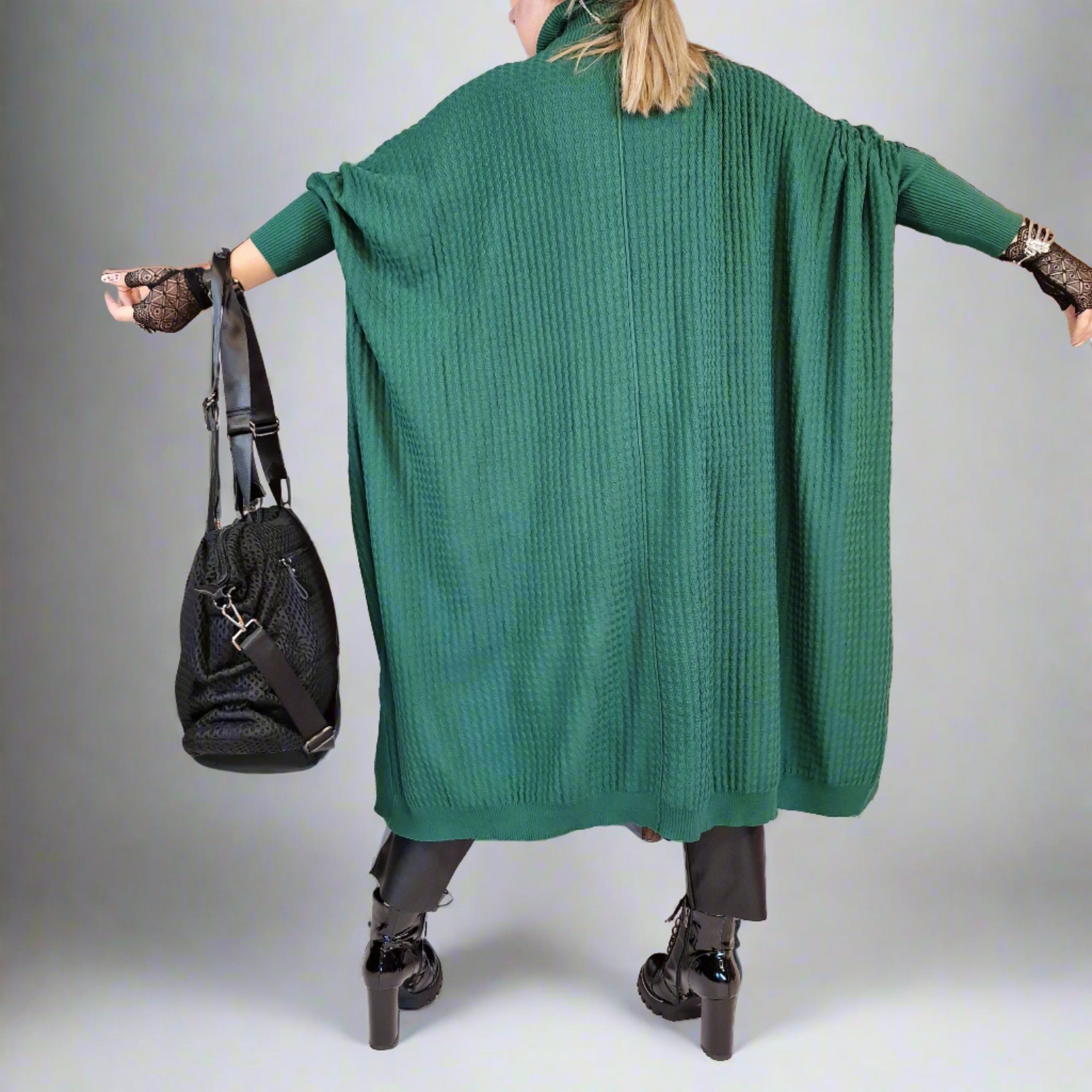 Cheron Paris™ | Robe tricotée asymétrique verte avec col roulé