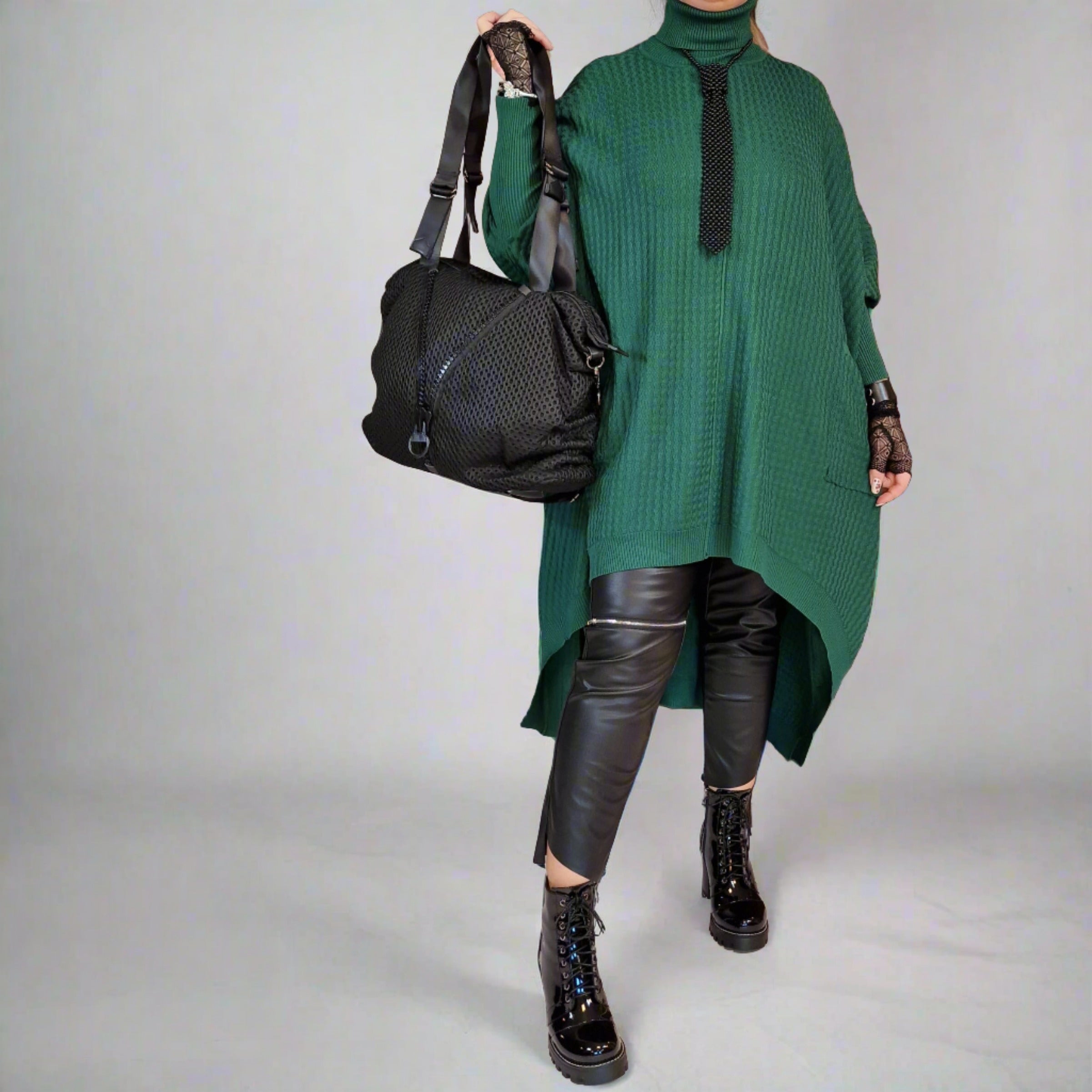 Cheron Paris™ | Robe tricotée asymétrique verte avec col roulé